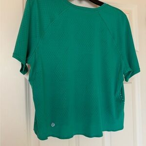 Lululemon Kelly Green lightweight breathable running shirt
